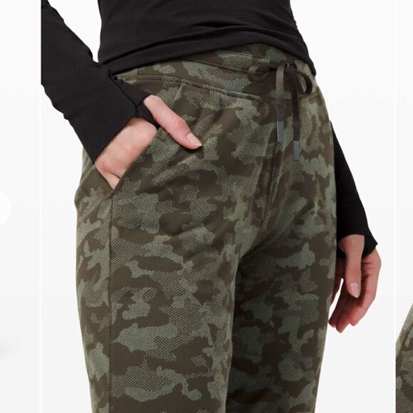 Lululemon Ready to Rulu Jogger 29"
Heritage Camo Dark Olive Green Twill - Picture 5 of 13